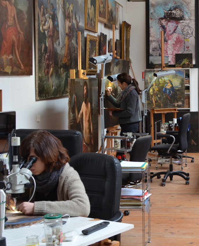 Atelier de restauration de tableaux à Lyon